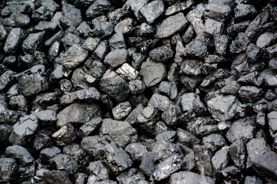 Rozdiel medzi čiernym a hnedým uhlím