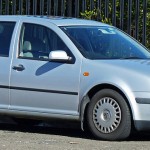 800px-1998-1999_Volkswagen_Golf_(1J)_GLE_5-door_hatchback_01